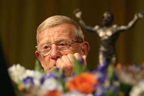 Notre Dame Issues Statement In Response To Lou Holtz Speaking At The