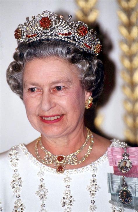 Elizabeth Ii Jewels Queen Elizabeth S Most Beautiful Jewels Pictures