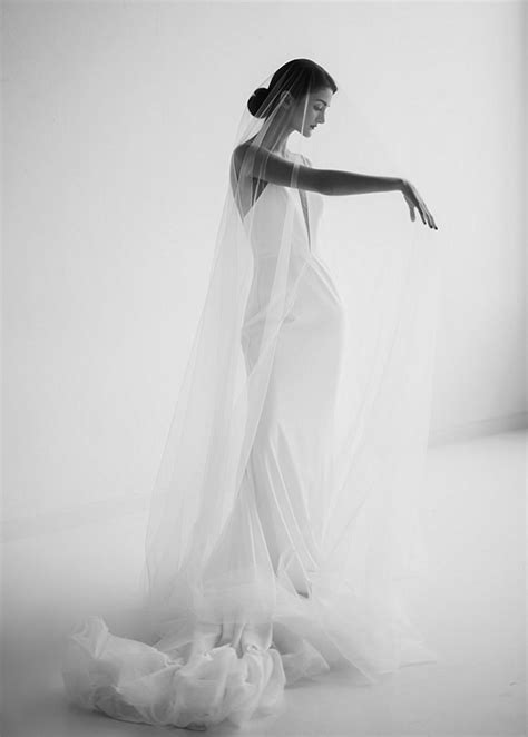 Be Stunning In Your Minimalist Wedding Dress Choice Preowned Wedding Dresses