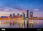 Louisville, Kentucky, USA downtown skyline at the river at dusk Stock ...