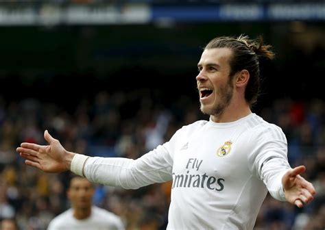 gareth bale real madrid open contract talks  manchester united