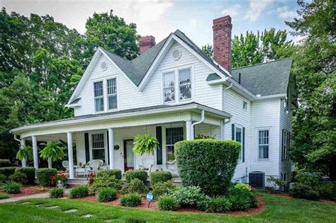 This historic home has 4 bedrooms, 3 full and 2 half bathrooms, a chef's kitchen, and a sunroom overlooking the back patio gardens. 1914 Farmhouse For Sale In Morristown Tennessee ...