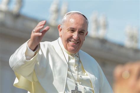 Papa francesco ama omettere il cuore stesso delle sue frasi lasciando al libero pensiero l'effetto, dando origine così alle ambiguità, alle incomprensioni o, nel peggiore dei casi, alla legittimazione dei peccati. Il Papa in Svezia, per i 500 anni dalla riforma di Martin Lutero | Italynews.it