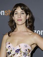 Lola Kirke is bullied for unshaven armpits at the Golden Globes - AOL ...