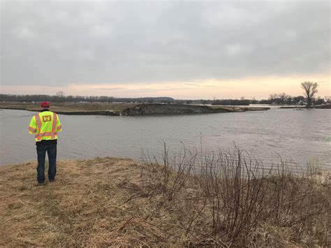 Corps Employee Assesses Area At Levee L611