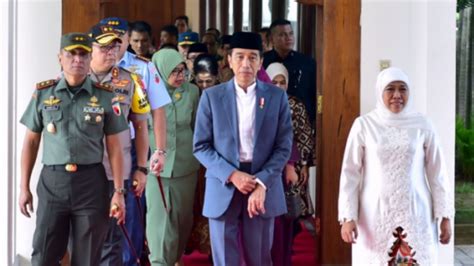 Kunjungan Ke Jatim Jokowi Serahkan 3000 Sertifikat Tanah Di Gresik