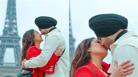 Neha Kakkar And Rohanpreet Singh Kiss Passionately In Entrance Of