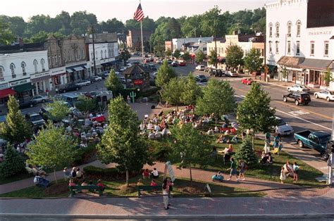 Historic Homes On Tour In Chagrin Falls