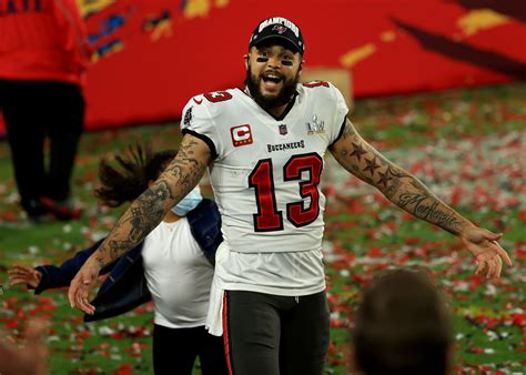 Mike Evans All Time Great Buccaneer On And Off The Field