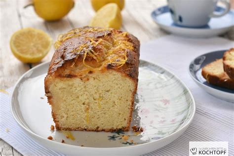 Für die creme den joghurt mit dem zucker in einer schüssel glatt rühren. Noch ein weltbester getränkter Zitronen-Joghurt-Kuchen ...