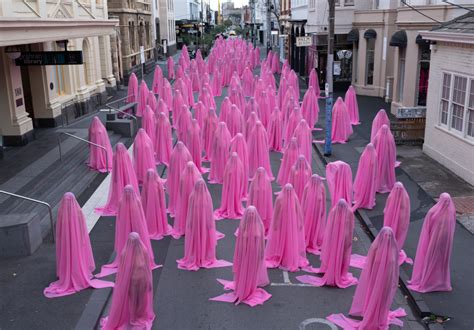 Return Of The Nude Spencer Tunick Reveals Striking New Melbourne Photo