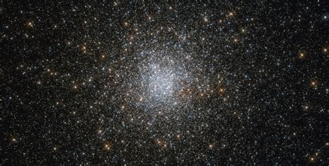 Hubble Captures Cluster Of Aging Stars Nasa
