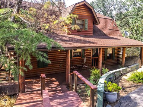 The gamlin cabin is an interesting historic attraction that you will find along the grant grove walking trail in kings canyon national park. Storybook Log Cabin near Sequoia National Park - Three Rivers