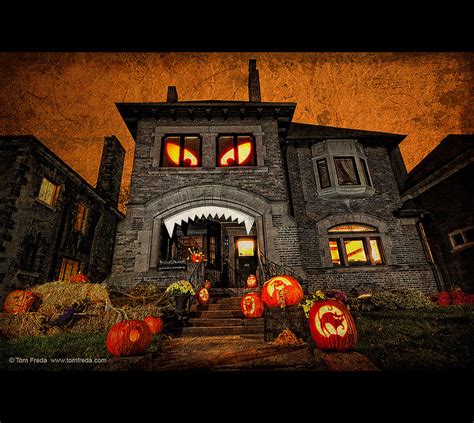 Find diy halloween decorations to transform your home into a haunted house or to add simple and spooky touches. 11 Craziest Halloween Decorated Homes