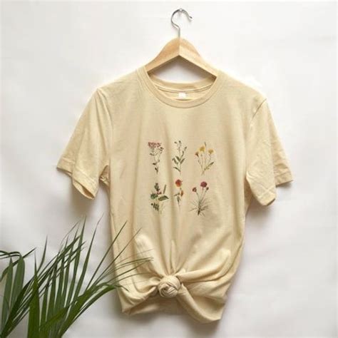 Wildflower Cropped T Shirt Ay In 2020 Aesthetic Shirts Botanical