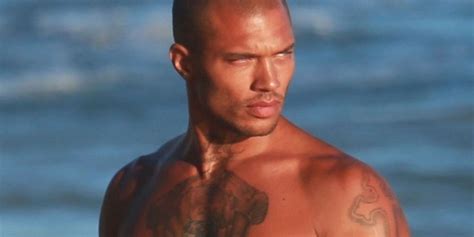Jeremy Meeks Looks Hot While Posing Shirtless At The Beach Jeremy Meeks Shirtless Just