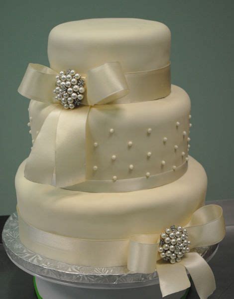 Ivory Wedding Cake With Ivory Ribbon Bow And Broach I Love The Simple