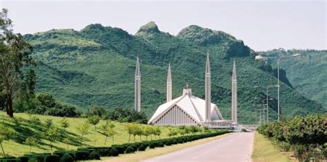 Find out about islamabad tourist, best hotels in islamabad the capital city of pakistan. Quite, Green and Spacious, Islamabad couldn't be better ...