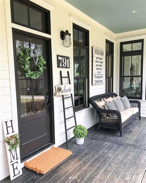 30 Gorgeous And Inviting Farmhouse Style Porch Decorating