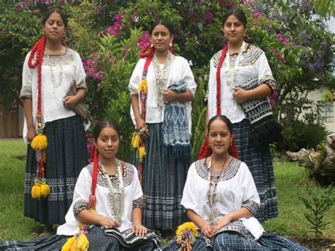 Grupo Etnico Maya Vestimenta Devosma