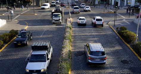 260 puntos de control se desplegaron desde este jueves e las nueve comunas que entraron a cuarentena en la región metropolitana este jueves.#comunas. Vehículos aumentaron 26% en Región Metropolitana tras fin ...