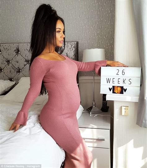 Chelsee Healey Proudly Shows Off Her Burgeoning Bump Daily Mail Online