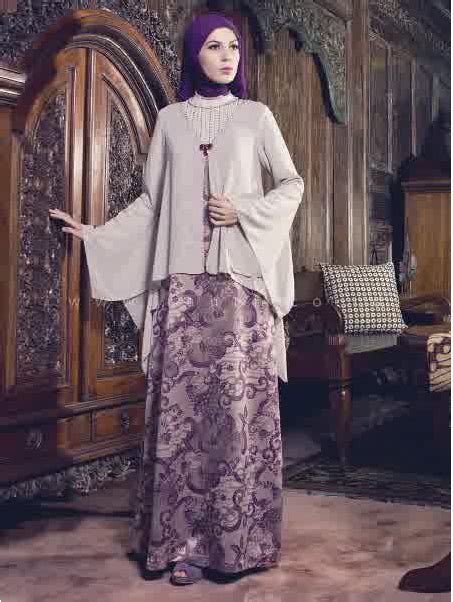 Model gamis batik terbaru untuk pesta. Model Baju Muslim Batik Kombinasi Brokat