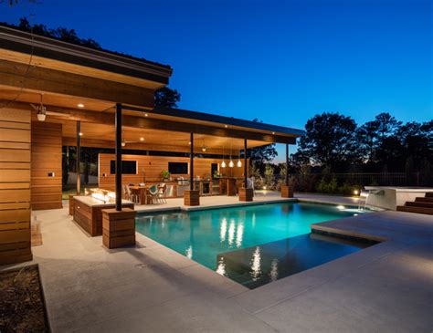 Luxury Pool With Modern Cabana Modern Pool Atlanta By Boyce