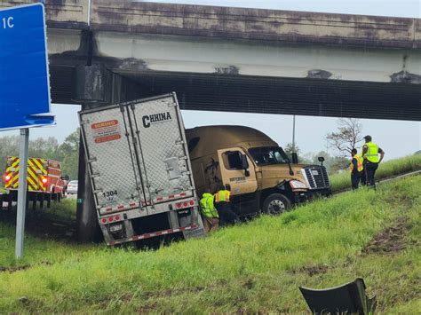 18-wheeler crashes underneath bridge at Indiana Avenue on I-20 West