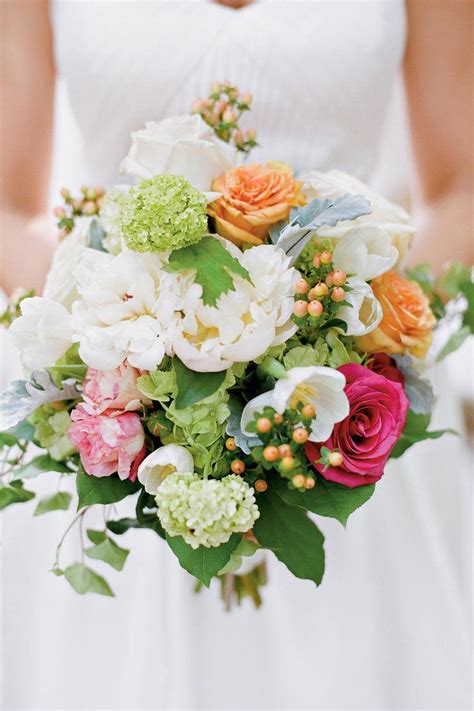 Choosing Wedding Flowers By Season Fresh Bridal Bouquets Sweet Pea