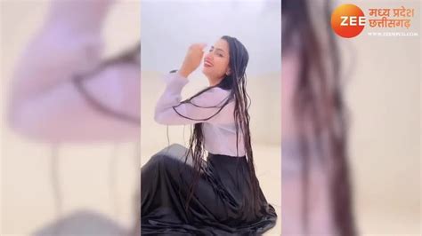 watch breaking news viral hot indian wet girl dance tip tip barsa pani see her black skirt wet