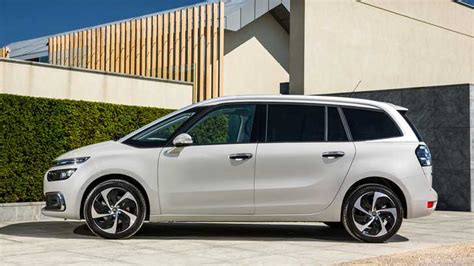 The c4 picasso and grand picasso have just been facelifted with new front and rear styling, better infotainment and new powertrains. Review - 2017 Citroen C4 Grand Picasso - Review