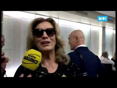 Paolo brosio e la voce della madonna durante una notte a luci rosse in un'intervista rilasciata a mi pare che paolo brosio non abbia detto di aver visto la madonna, ma che un veggente, ivan, l'abbia. Carnevale: Zanicchi show; Luxuria Ondina d'Oro; i Brosio ...