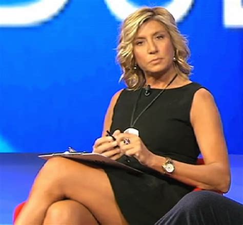 Giuseppe conte ha confessato di trovarsi meglio con zingaretti che con salvini e infatti ha detto siparietto tra myrta merlino e vittorio sgarbi: Myrta Merlino a La7 40 - TELEGIORNALISTE FANS FORUM