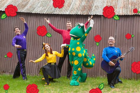 The Wiggles On Twitter Summer Time Dino Dancing With Dorothy The