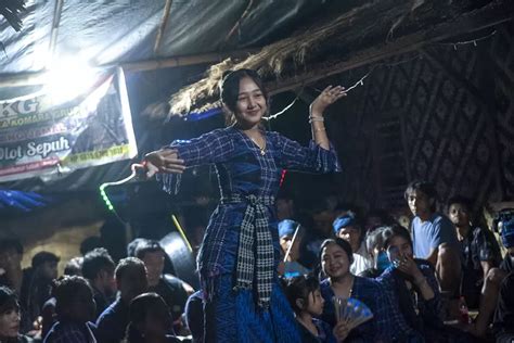 Tradisi Eksotis Suku Badui Warnai Pesta Pernikahan Di Lebak Banten