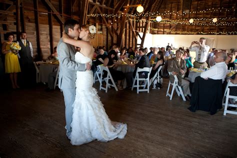 Its location, halfway between baltimore and philadelphia in fair hill, maryland, makes it popular competition destination. DIY Barn Wedding In Maryland At The Tea Barn- Rustic ...