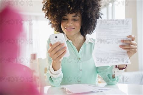 Mixed Race Woman Paying Bill With Cell Phone Photo12 Tetra Images Jgi Jamie Grill