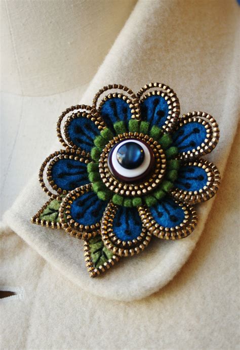 Felt and zipper flower brooch... deep turquoise | Zipper flowers, Zipper jewelry, Zipper crafts