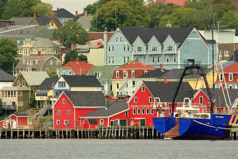 Six Charming Small Towns In Nova Scotia To See In 2017 Small Town