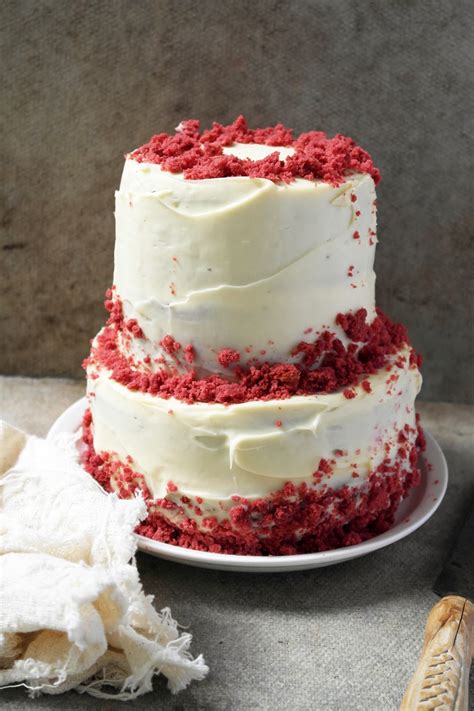 Red velvet cake with fluffy white frosting. red velvet cake with white chocolate cream cheese frosting - twigg studios