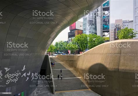 Seouls Futuristic Cityscape People Walk Around The Dongdaemun Design