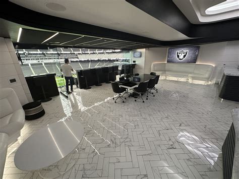 Allegiant Stadium Tour - Review & What To Expect!