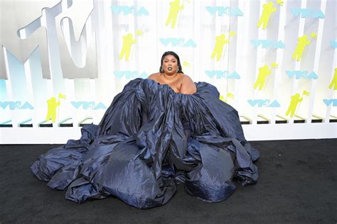 Lizzo Uses Mtv Award Speech To Claim That Shes Oppressed Net Worth 12m