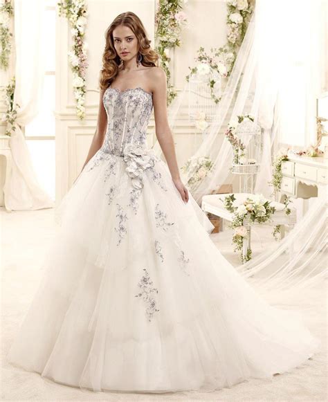 Acquista abiti da sposa in offerta online su lightinthebox.com oggi! Dopo la scelta del tuo abito da sposa, il viaggio di nozze.