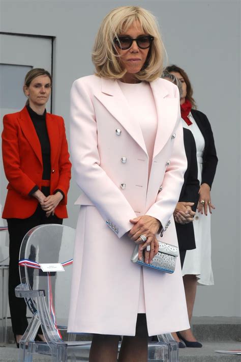 Brigitte macron y dispense des cours au moins une fois par mois. Der Style von Brigitte Macron: Fashion Looks | GALA.de