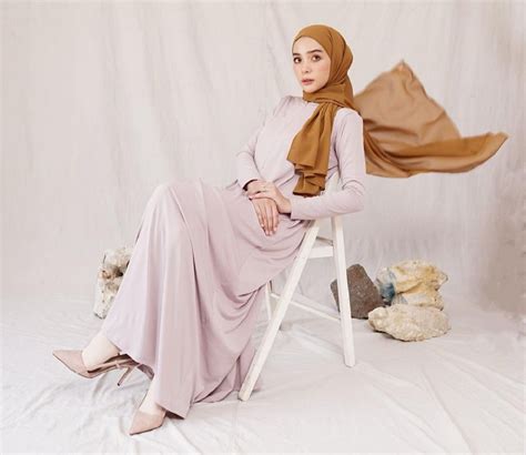 7 Tutorial Hijab Pashmina 2021 Yang Anti Ribet Dan Modis Bukareview