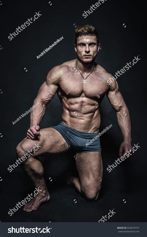 Naked Athlete Stands Studio On His Foto Stok 653819731 Shutterstock