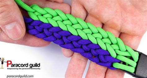 Also known as parachute cord. Tutorial on this beautiful, 2 tone conquistador braid. | Paracord, Paracord tutorial