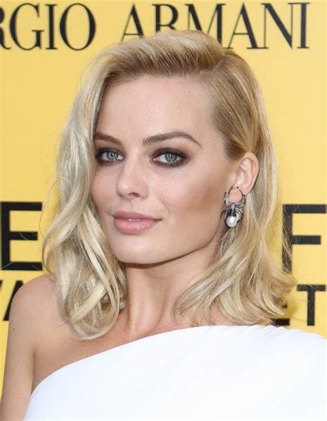 Margot Robbie At The Wolf Of Wall Street Premier Love That Earring